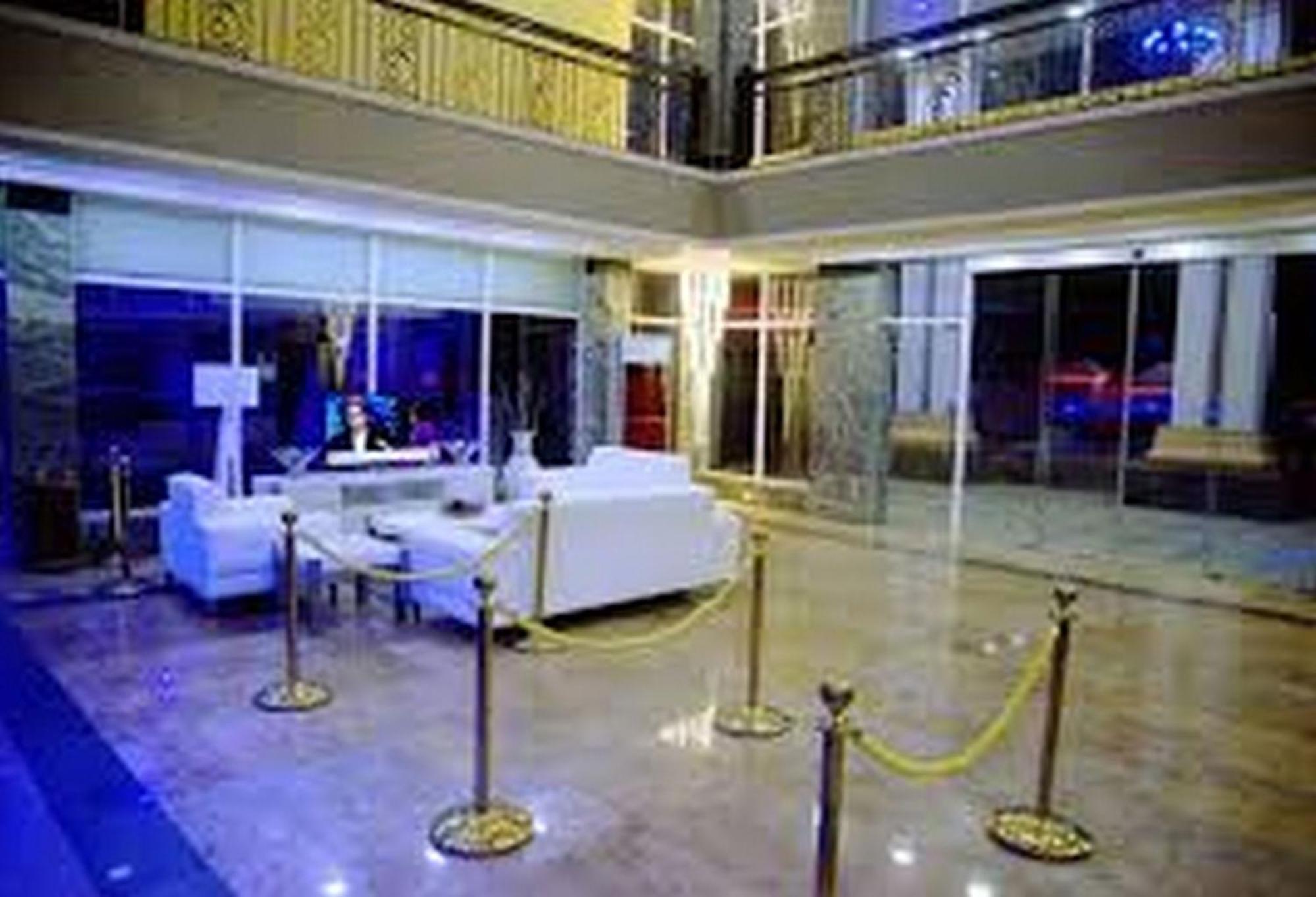 Room In Lodge - Hampton Towers Spa Asaba Εξωτερικό φωτογραφία