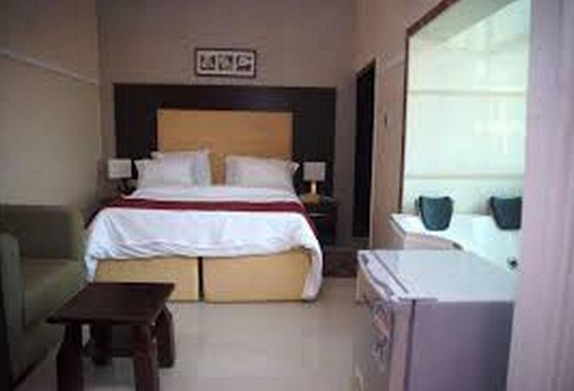Room In Lodge - Hampton Towers Spa Asaba Εξωτερικό φωτογραφία