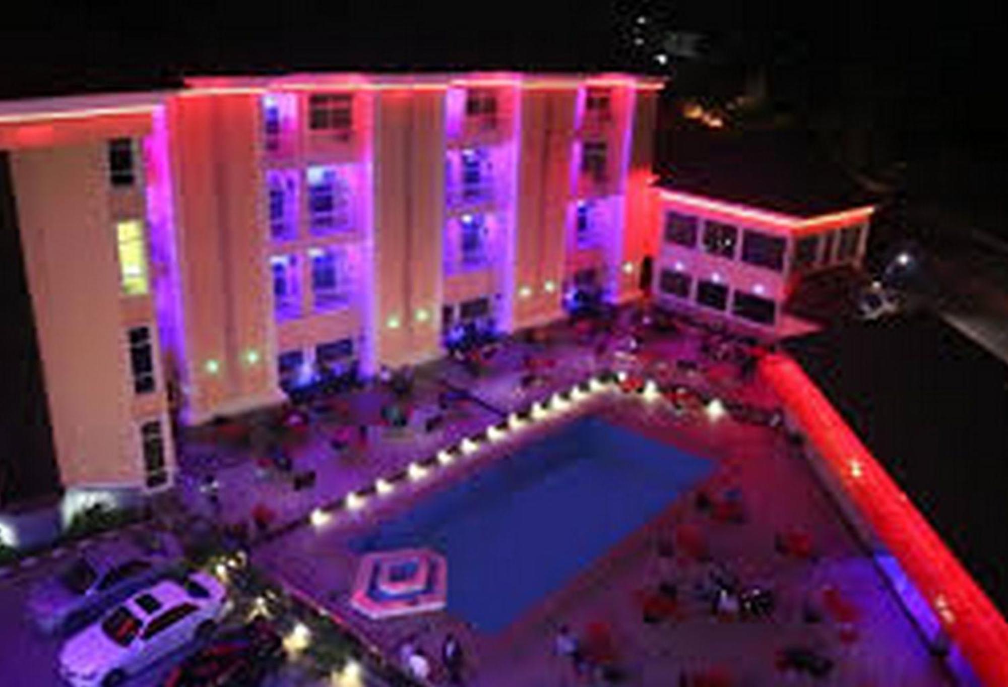 Room In Lodge - Hampton Towers Spa Asaba Εξωτερικό φωτογραφία