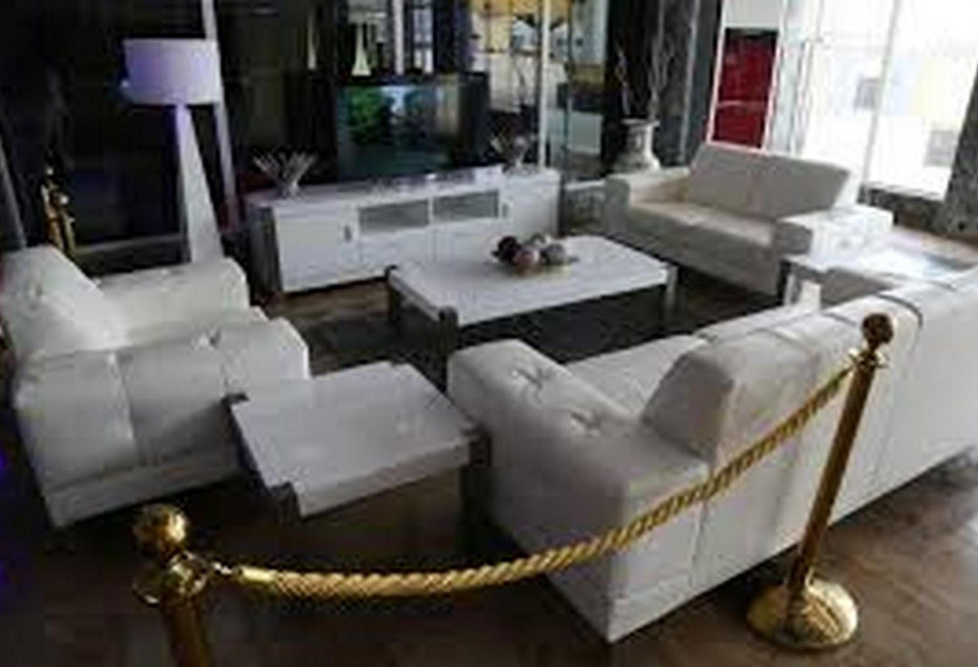 Room In Lodge - Hampton Towers Spa Asaba Εξωτερικό φωτογραφία