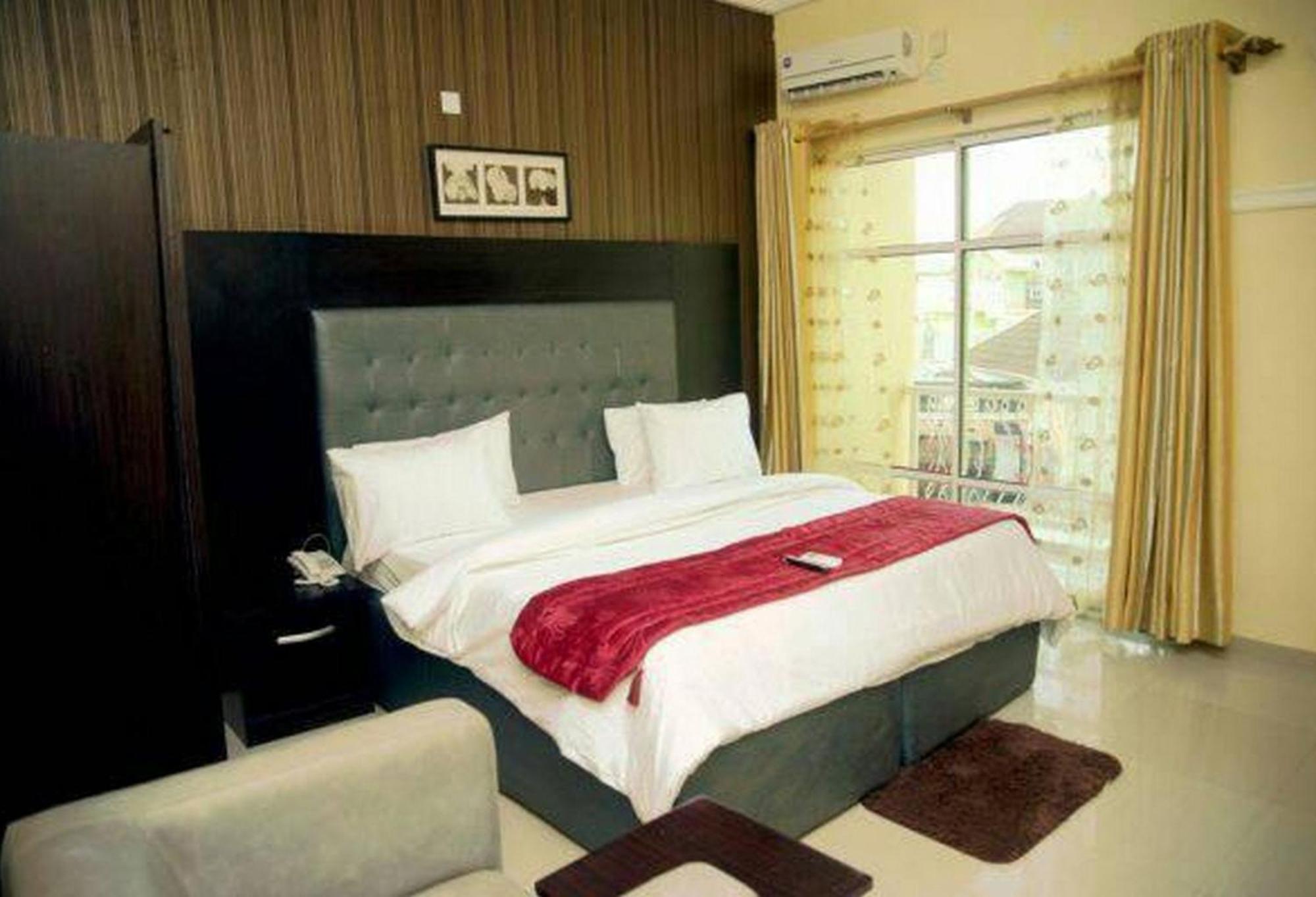 Room In Lodge - Hampton Towers Spa Asaba Εξωτερικό φωτογραφία